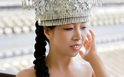 一边下奶一吃敷面膜视频60分钟